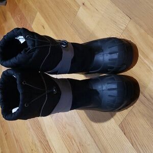 Boy's Snow Boots size 6